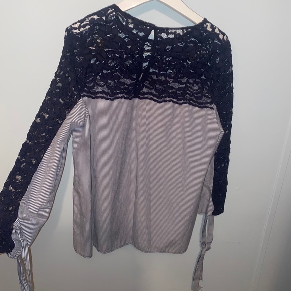 Lace Blouse - Picture 3 of 4